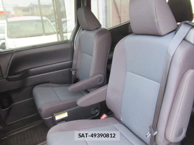 Toyota NOAH 2022-03 8315999-7