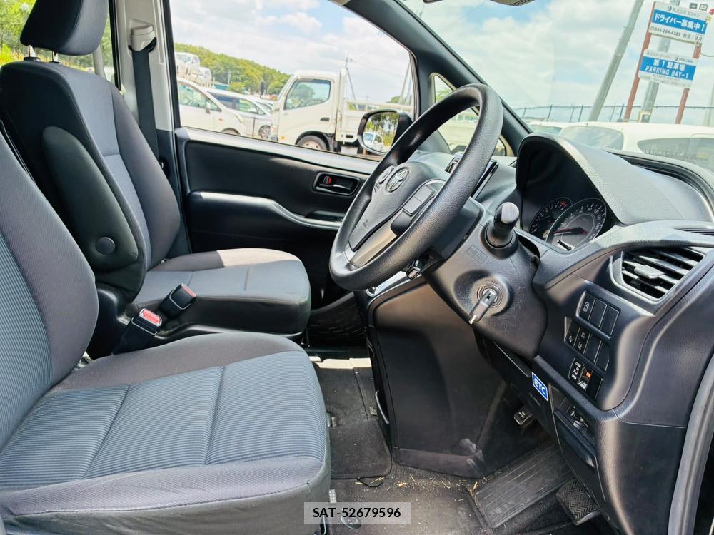 Toyota NOAH 2019-08 8261522-11
