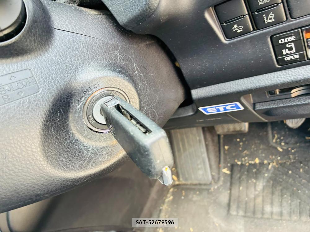 Toyota NOAH 2019-08 8261522-16