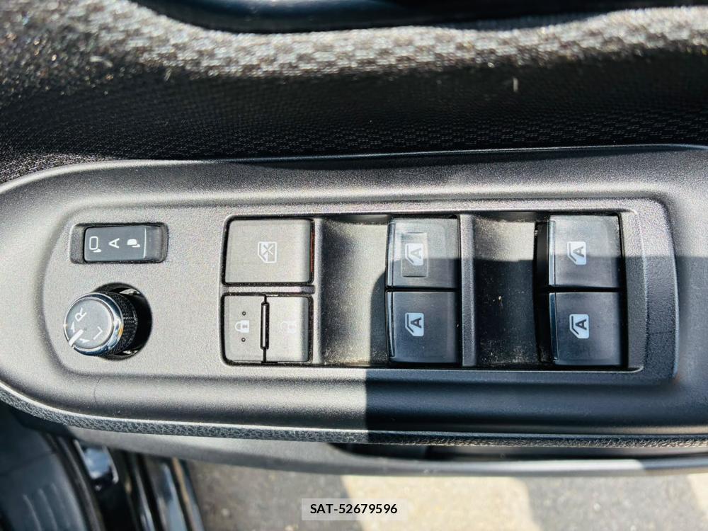 Toyota NOAH 2019-08 8261522-21