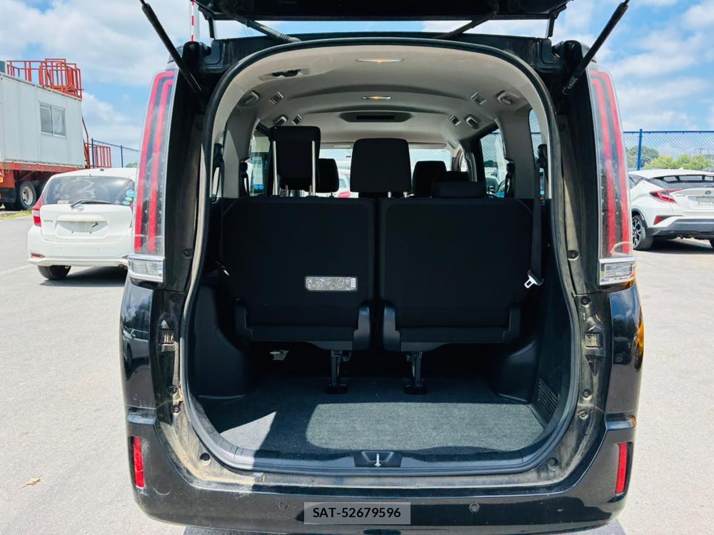 Toyota NOAH 2019-08 8261522-25
