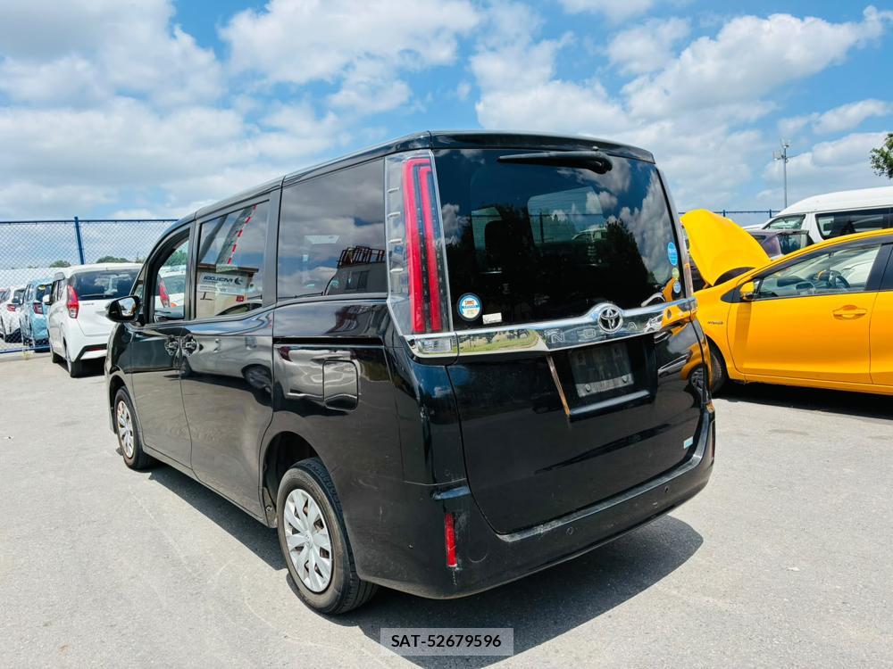 Toyota NOAH 2019-08 8261522-2