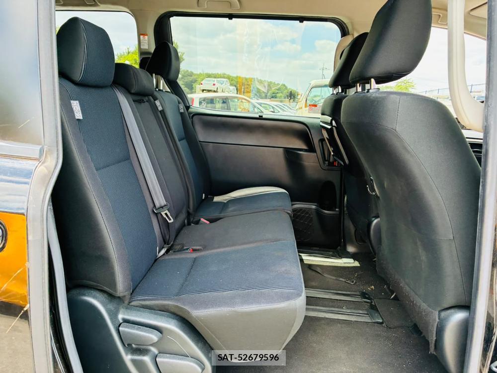 Toyota NOAH 2019-08 8261522-8