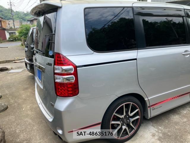 Toyota NOAH 2012-02 8316002-2