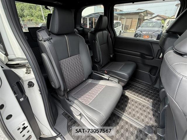 Toyota NOAH 2022-04 8315993-17