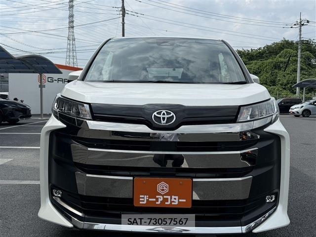 Toyota NOAH 2022-04 8315993-7