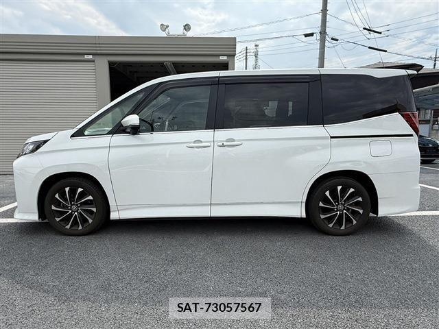 Toyota NOAH 2022-04 8315993-8