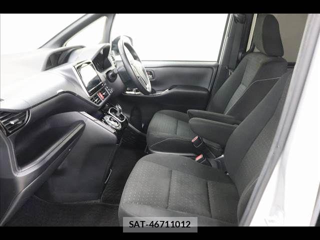 Toyota NOAH 2021-04 8315995-10