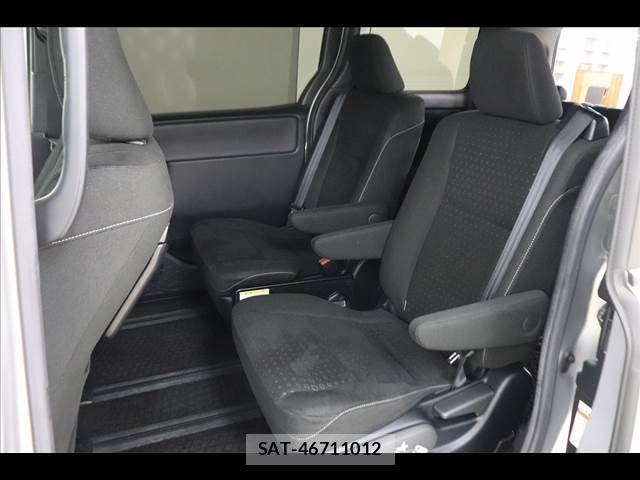 Toyota NOAH 2021-04 8315995-11