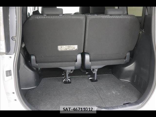 Toyota NOAH 2021-04 8315995-13
