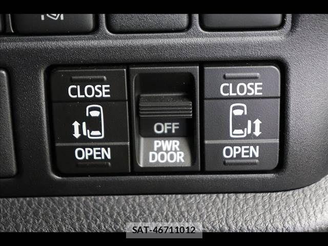 Toyota NOAH 2021-04 8315995-4