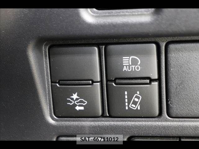 Toyota NOAH 2021-04 8315995-7