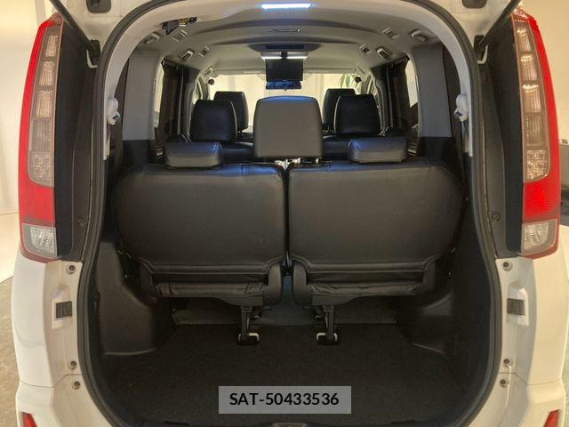 Toyota NOAH 2014-06 8315984-16