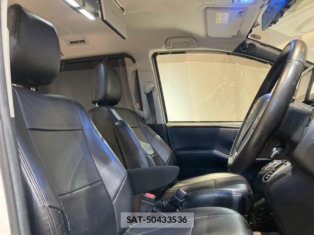 Toyota NOAH 2014-06 8315984-1