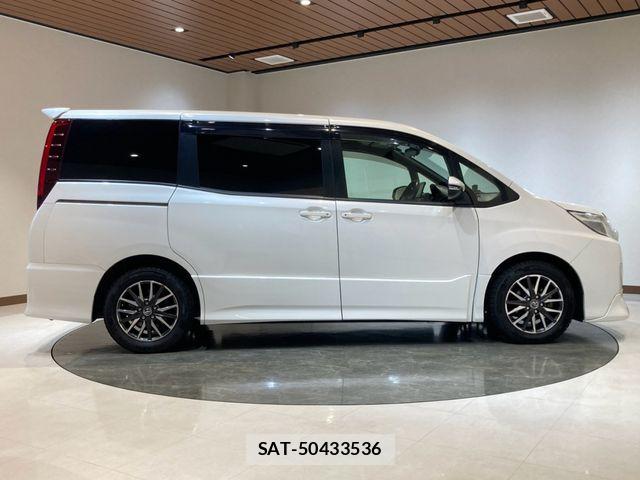 Toyota NOAH 2014-06 8315984-6