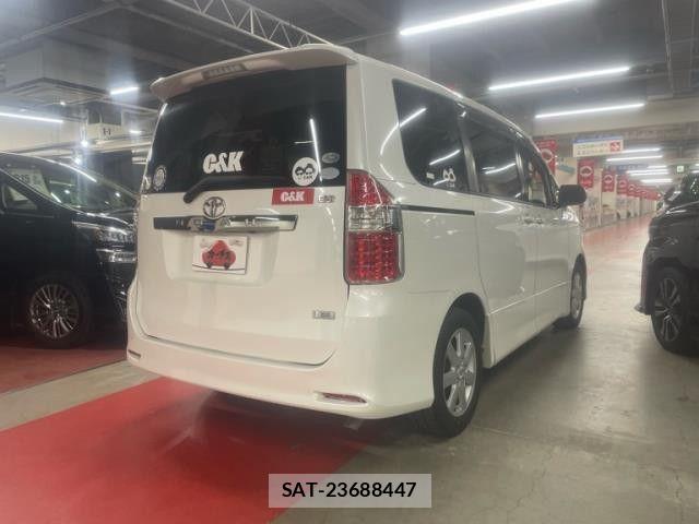 Toyota NOAH 2007-07 8316006-2