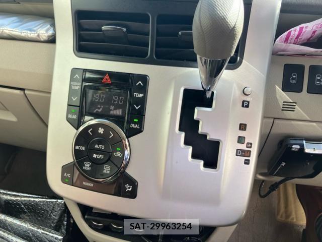 Toyota NOAH 2010-08 8316007-18