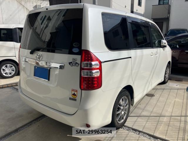 Toyota NOAH 2010-08 8316007-7