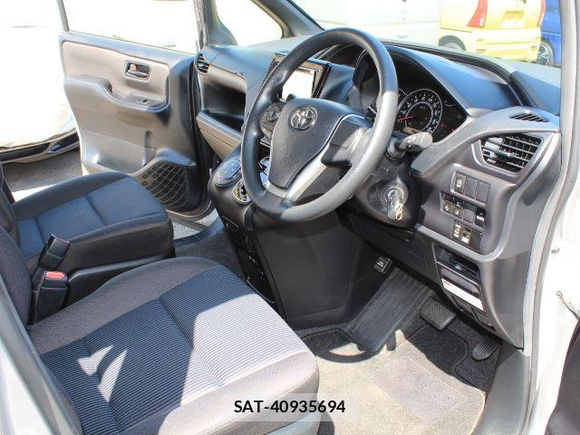 Toyota NOAH 2021-05 8337142-11