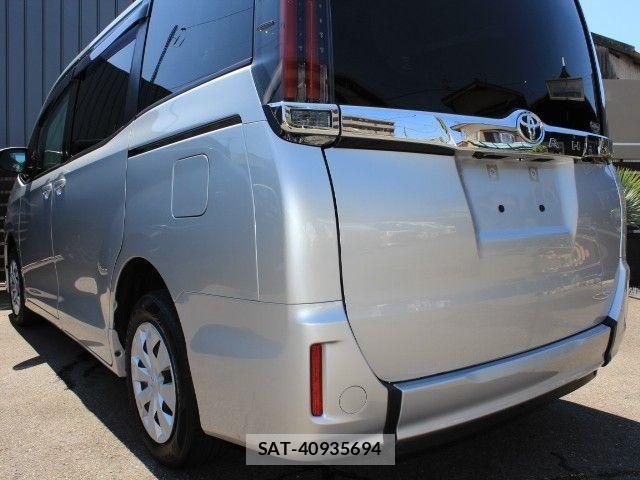 Toyota NOAH 2021-05 8337142-25