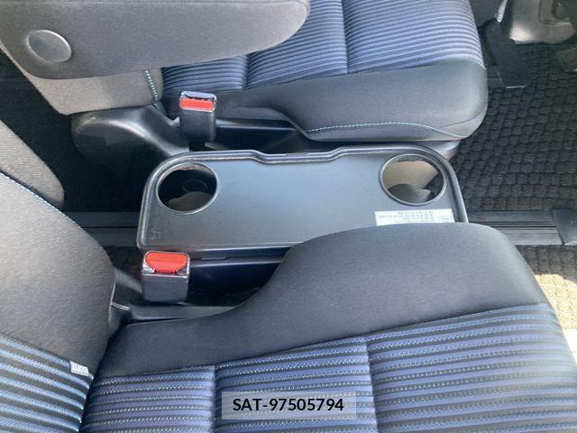 Toyota NOAH 2014-03 8337138-9