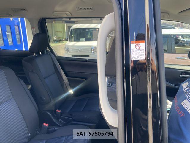 Toyota NOAH 2014-03 8337138-12