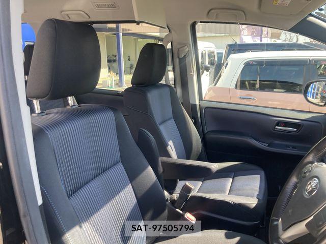 Toyota NOAH 2014-03 8337138-1