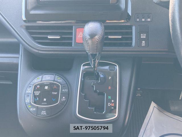 Toyota NOAH 2014-03 8337138-19