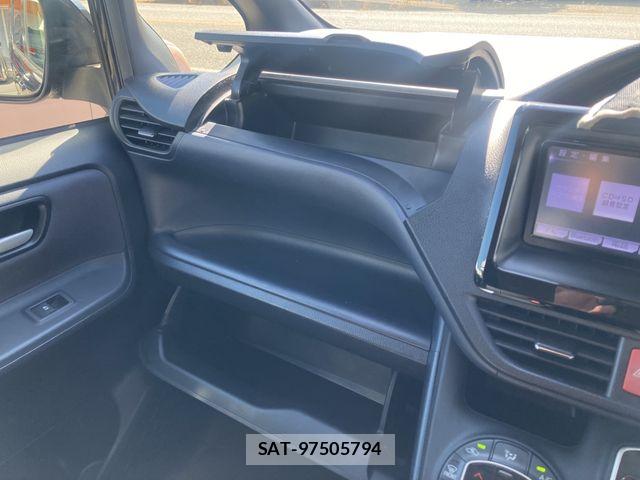 Toyota NOAH 2014-03 8337138-21