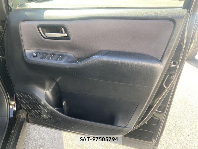 Toyota NOAH 2014-03 8337138-25