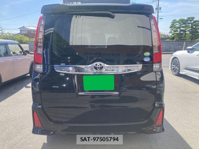 Toyota NOAH 2014-03 8337138-2