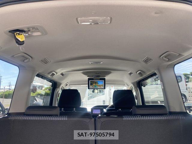 Toyota NOAH 2014-03 8337138-6