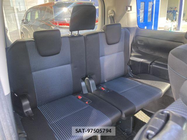 Toyota NOAH 2014-03 8337138-7