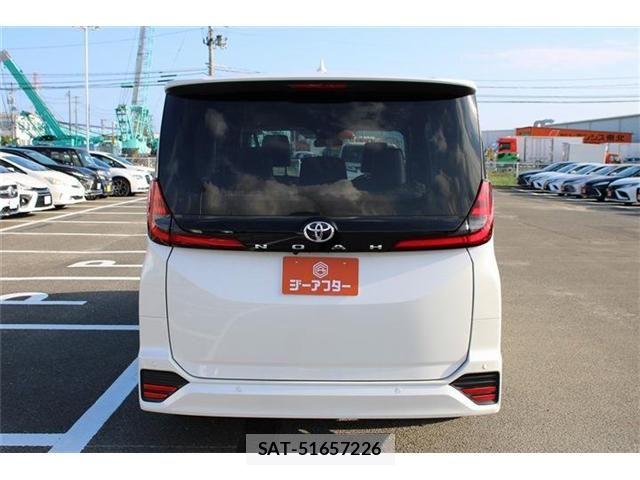 Toyota NOAH 2024-04 8337141-12