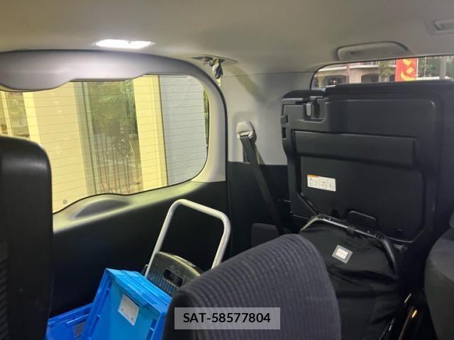 Toyota NOAH 2014-07 8337151-11