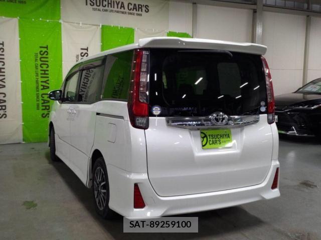 Toyota NOAH 2015-01 8337148-11