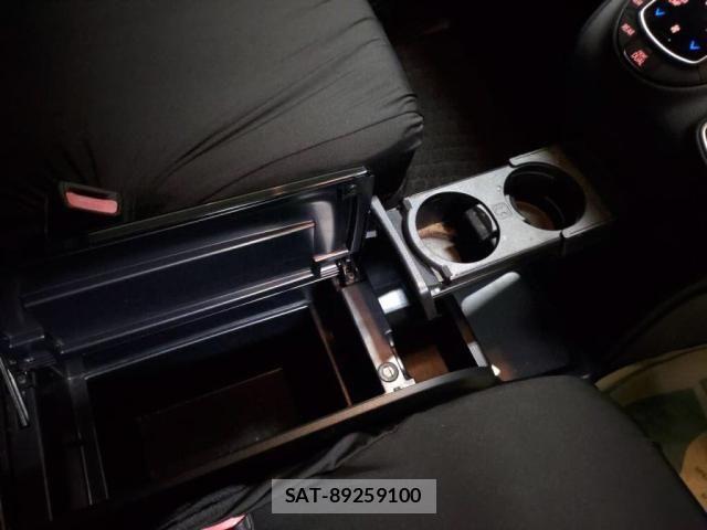Toyota NOAH 2015-01 8337148-17