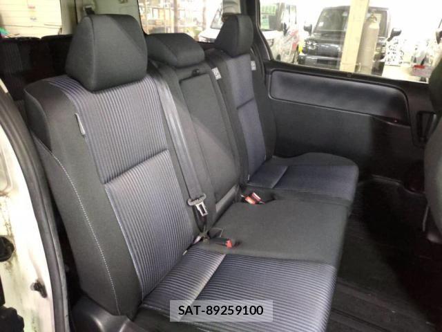 Toyota NOAH 2015-01 8337148-21
