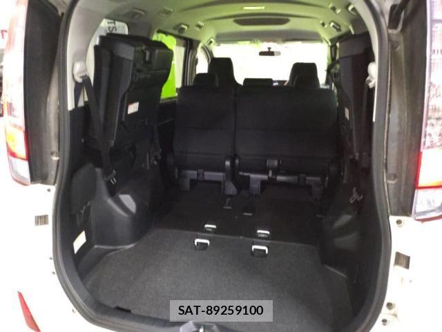 Toyota NOAH 2015-01 8337148-26