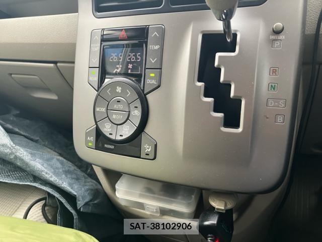 Toyota NOAH 2009-08 8337155-13