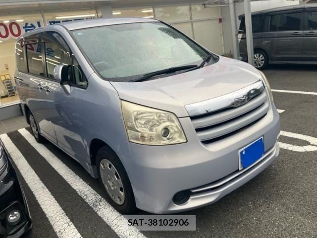 Toyota NOAH 2009-08 8337155-1
