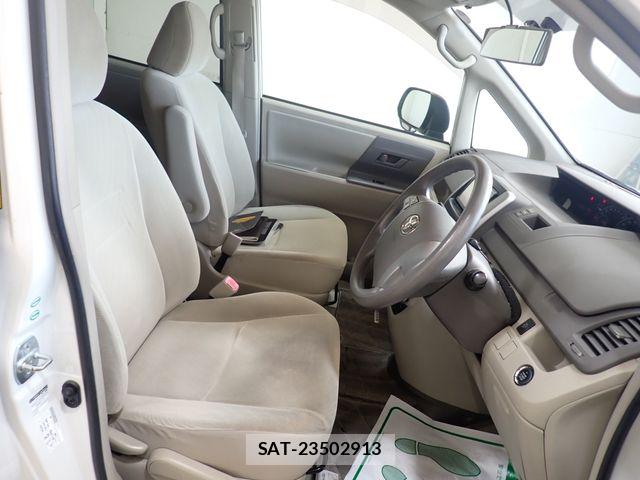 Toyota NOAH 2010-07 8337133-21