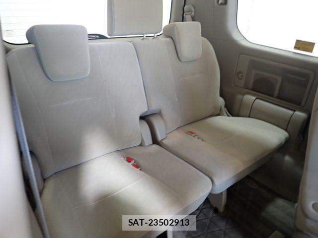 Toyota NOAH 2010-07 8337133-23