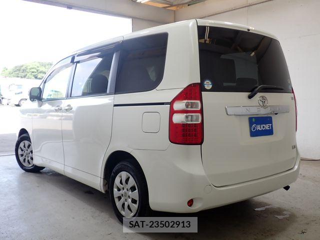 Toyota NOAH 2010-07 8337133-2