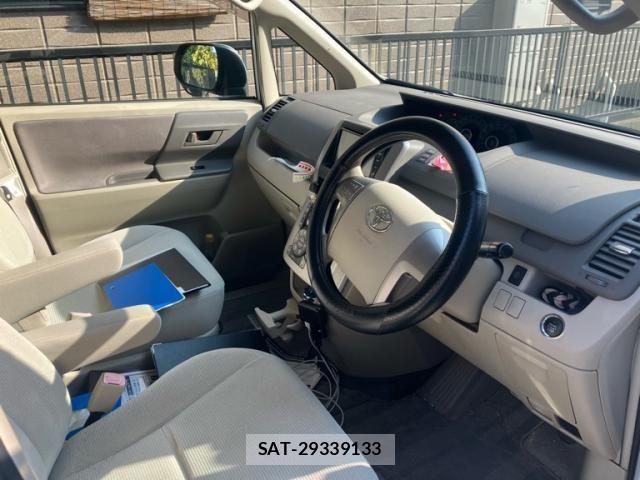 Toyota NOAH 2009-10 8337152-10