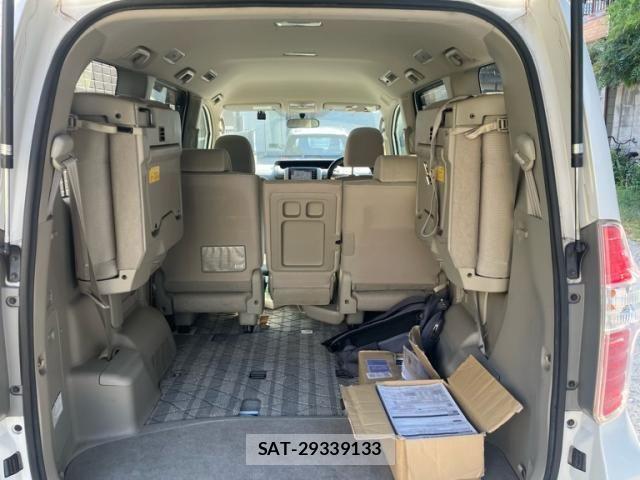 Toyota NOAH 2009-10 8337152-13