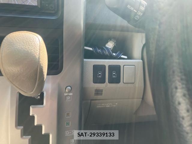 Toyota NOAH 2009-10 8337152-16