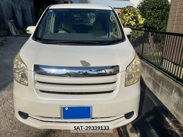 Toyota NOAH 2009-10 8337152-1