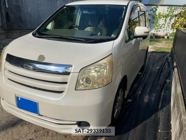 Toyota NOAH 2009-10 8337152-2