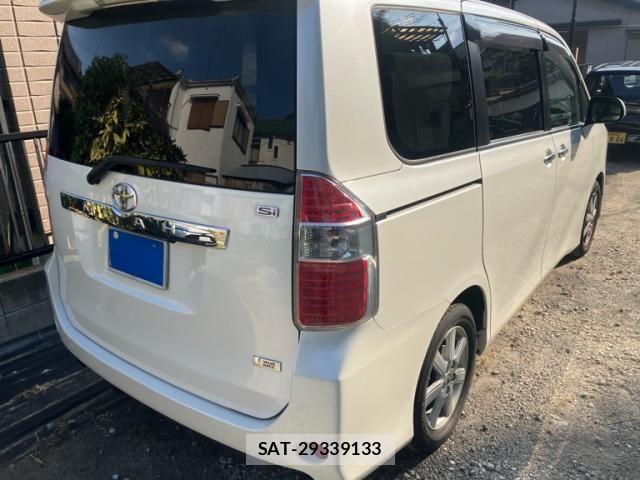 Toyota NOAH 2009-10 8337152-3